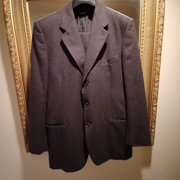 Mint Giorgio Armani Gray Flannel Wool and Cashmere Suit.  Size 42 - Picture 1 of 14